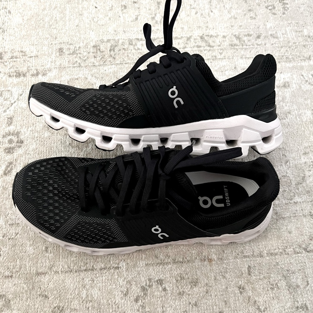 ON Cloud shoes. Size 8. Maybe wore 1 time.